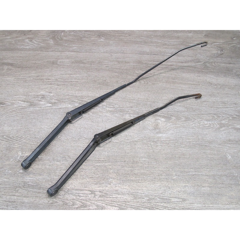 02-05 Ford Thunderbird Set of 2 Front Left & Right Windshield Wiper Arm OEM