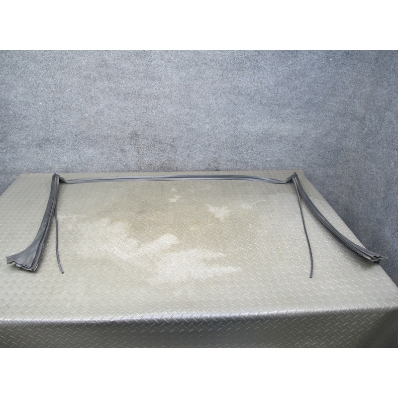 2007-2010 BMW E64 M6 Convertible TOP Windshield Weatherstrip Rubber Seal