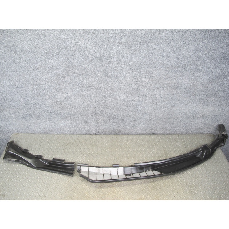 86-91 Mercedes W126 Front Windshield Wiper Vent Cowl Trim Cover Panel OEM