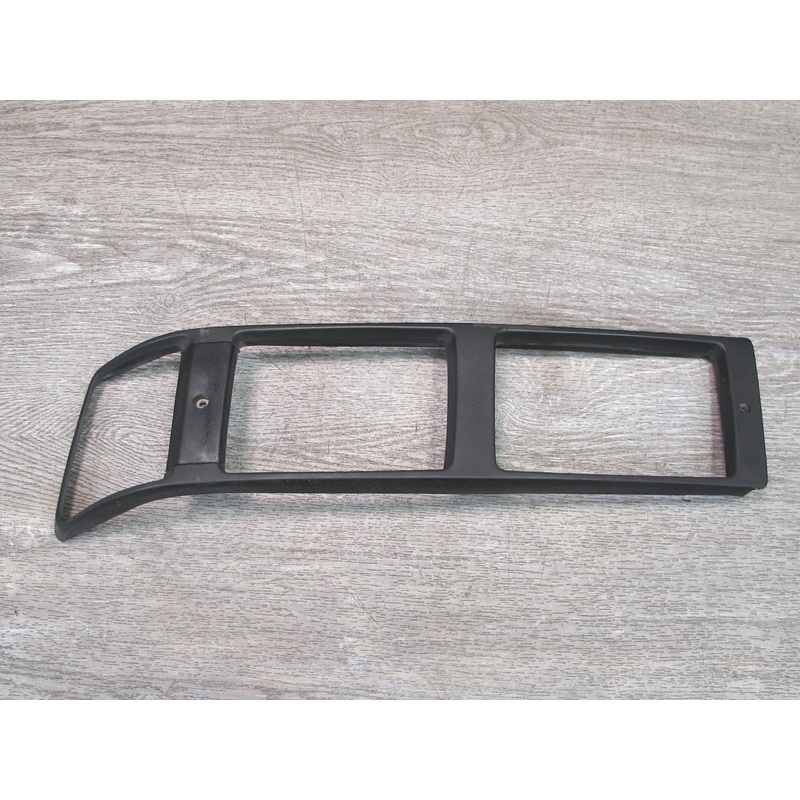 1978-1986 Porsche 928 S Front Right Side Fog Light Turn Signal Frame Trim Bezel