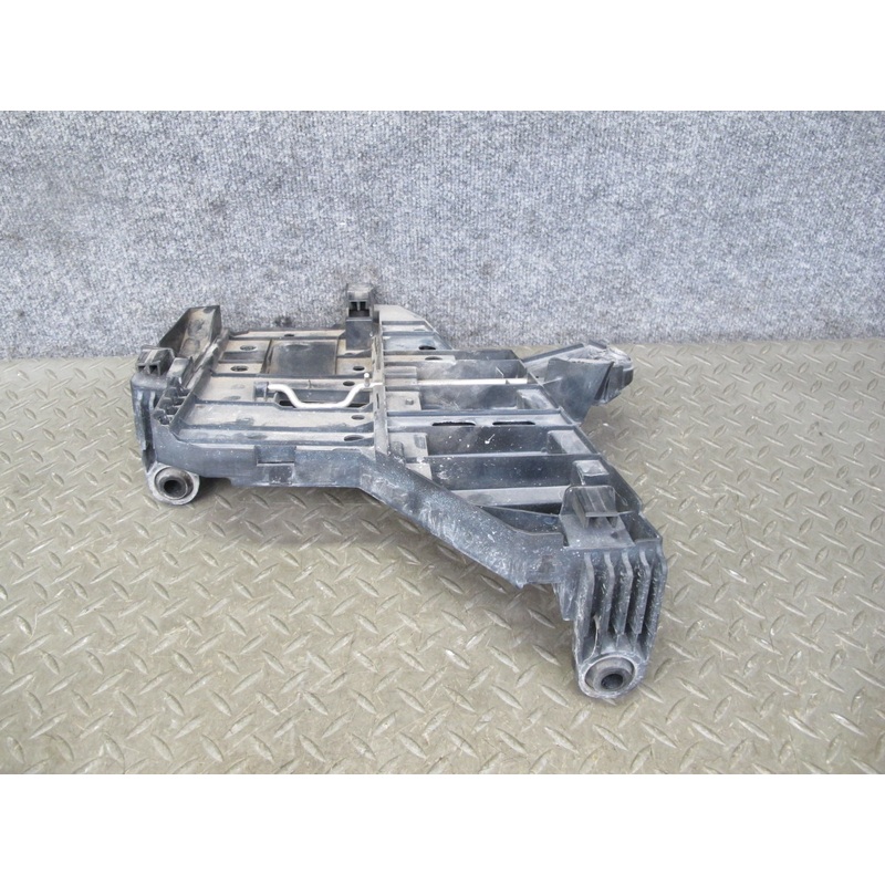 2008-2010 Porsche Cayenne 957 Front Right Side Headlight Mount Bracket Support
