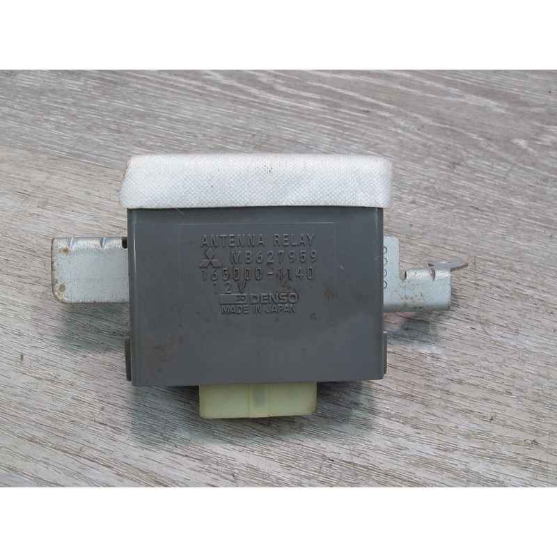 91-99 Mitsubishi 3000GT Antenna Relay Control Module MB627959 OEM