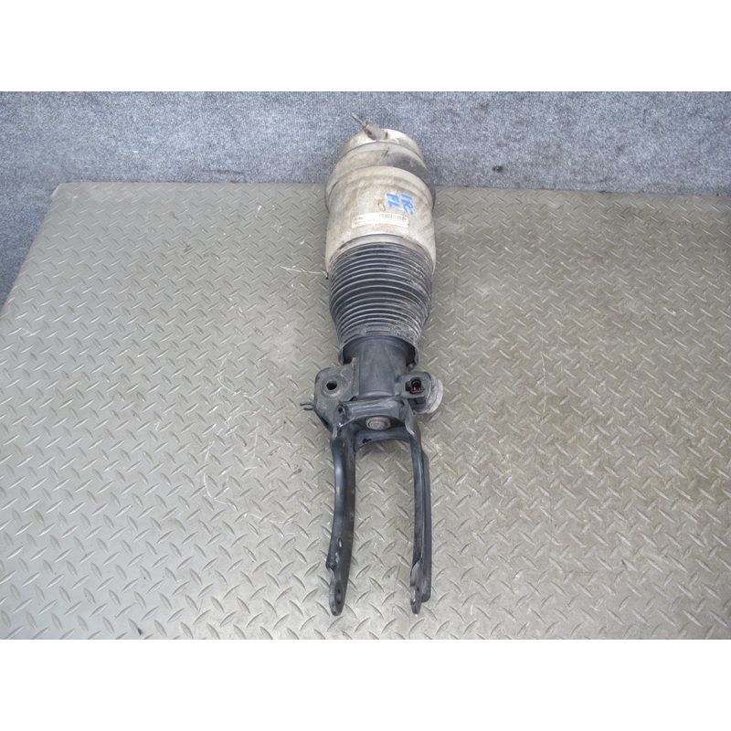 2008-2010 Porsche Cayenne 957 GTS Front Left Side Air Ride Shock Strut Absorber