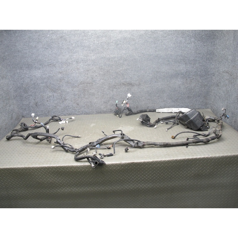 1996 Lexus SC400 UZZ30L A/T Engine Bay Wire Wiring Harness w Fusebox OEM