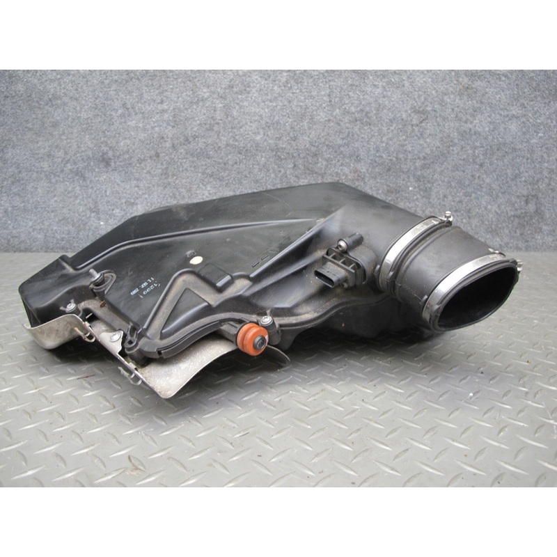 2010-2014 BMW X6 E71 E72 4.4L N63 Left Side Air Filter Intake Cleaner Box Assy