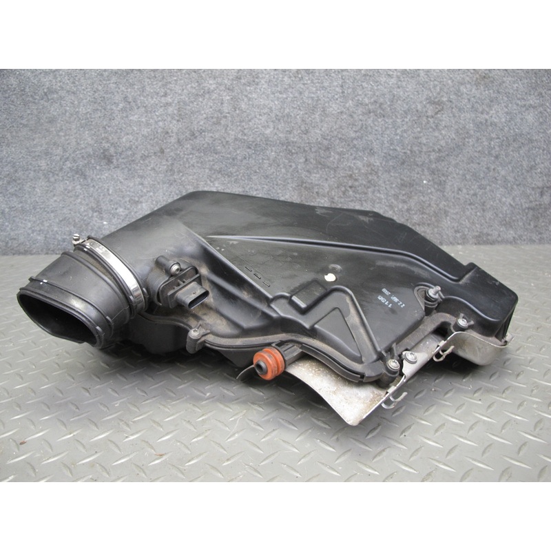 2010-2014 BMW X6 E71 E72 4.4L N63 Right Side Air Filter Intake Cleaner Box Assy