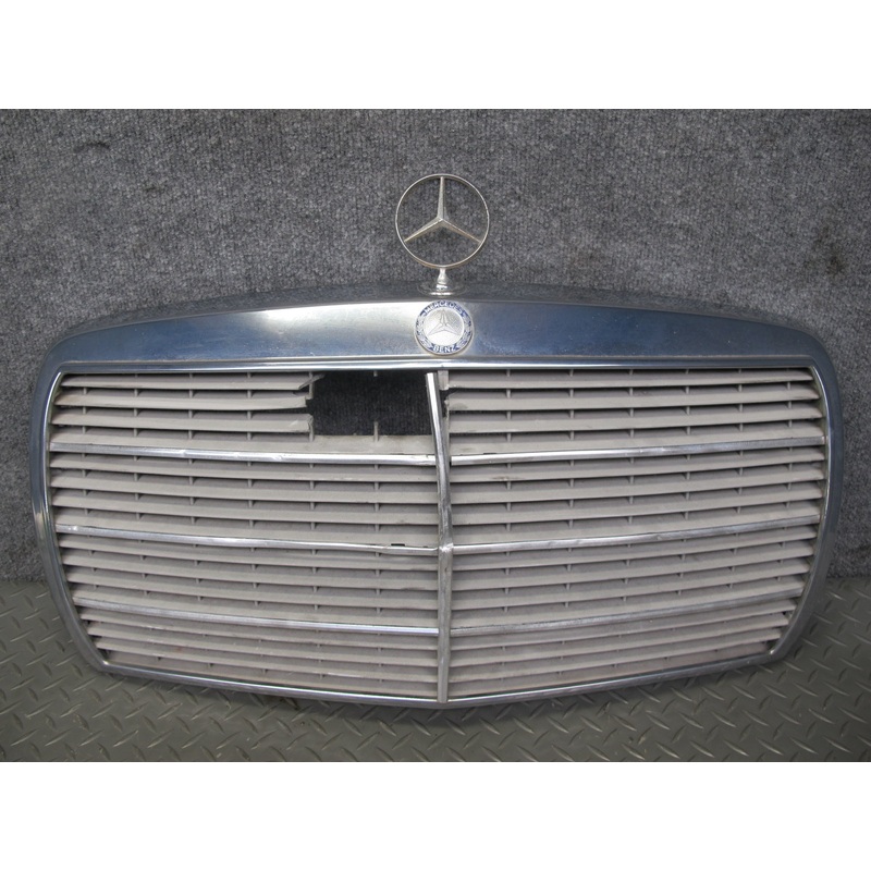 75-85 Mercedes W123 Front Hood Radiator Chrome Grille w Emblem OEM