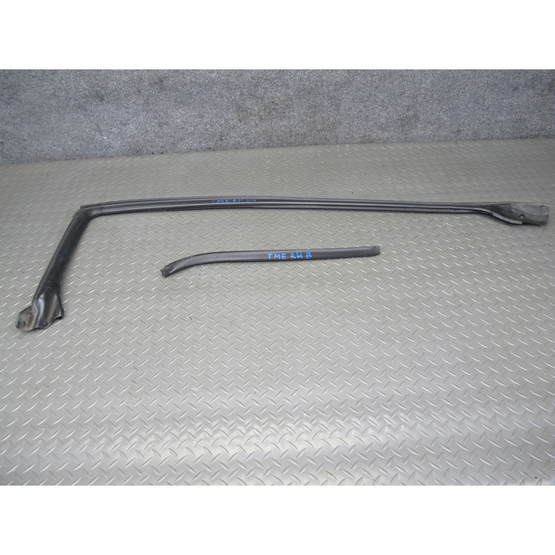 91-95 Toyota SW21L MR2 Set of 2 Right Door Weatherstrip Rubber Seal OEM