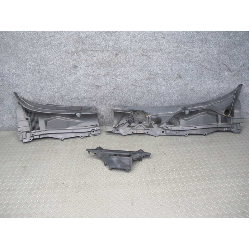 09-20 Nissan 370Z Z34 Front Windshield Wiper Cowl Trim Cover Panel OEM