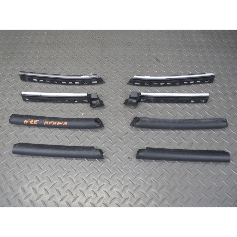 10-19 Nissan 370Z Conv Set of 8 Left & Right Side Roof Weatherstrip & Guide OEM