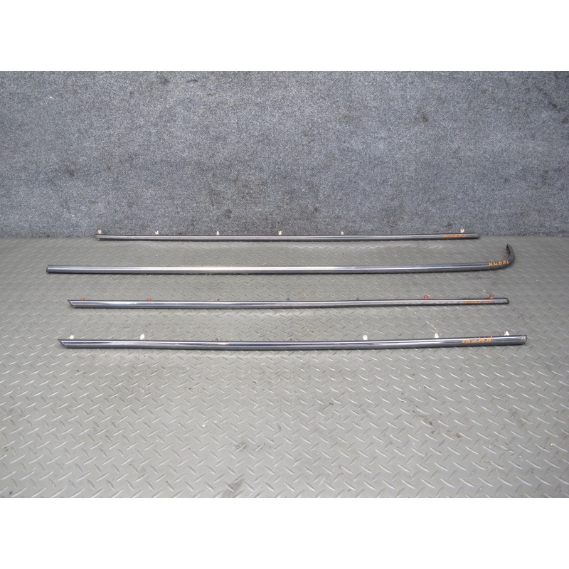 77-85 Mercedes W123 Left Quarter Door Side Chrome Trim Molding SE T OEM