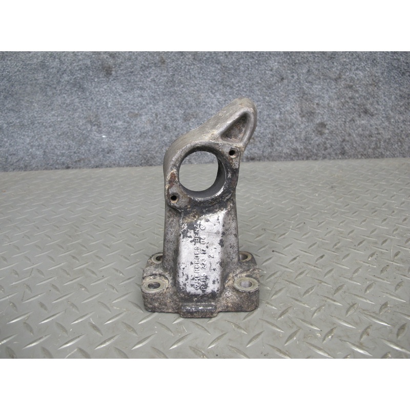 81-85 Mercedes W123 300D OM617 Diesel Engine Left Mount Bracket Support