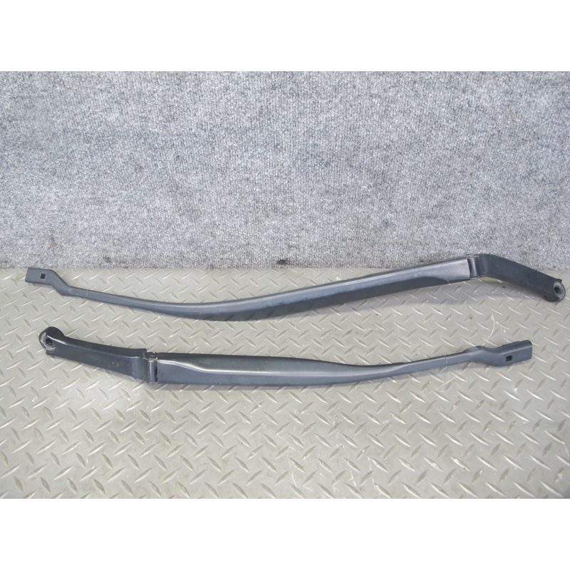 2017-2020 Maserati Levante M161 Front Windshield Left & Right Wiper Arm Set of 2