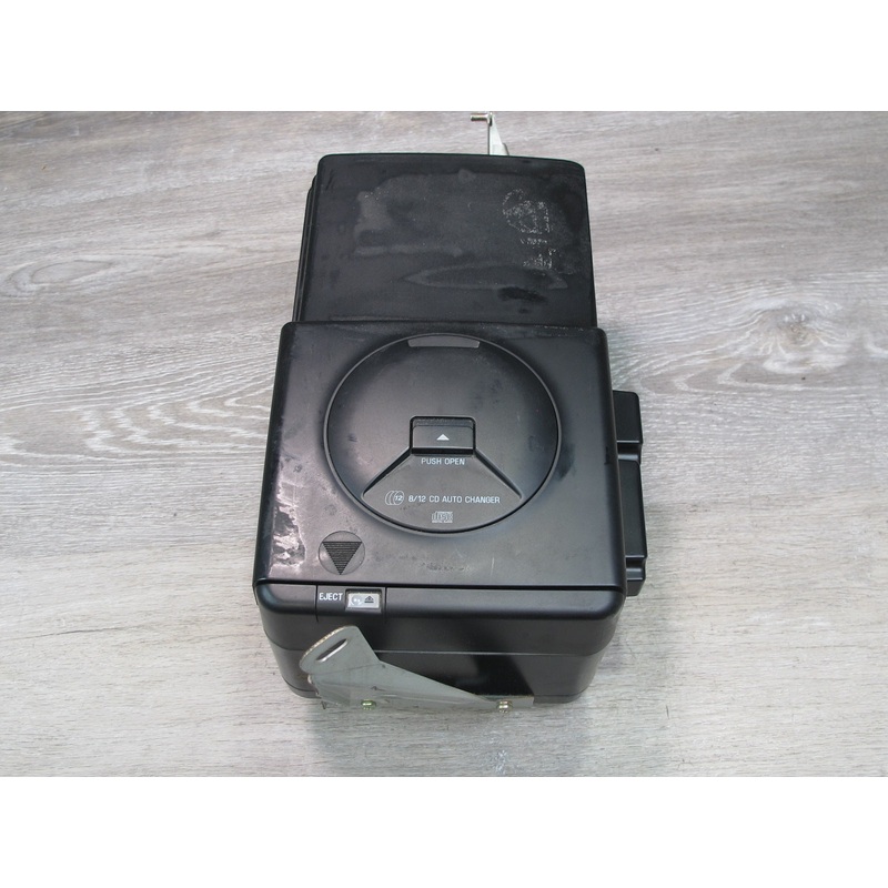 92-97 Lexus UZZ30L SC300 SC400 CD Changer Player NO Magazine 86270-24052 OEM