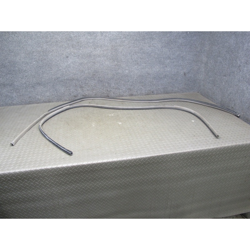 04-09 Nissan 350Z Convertible Left & Right Door Frame Weatherstrip Seal Set OEM