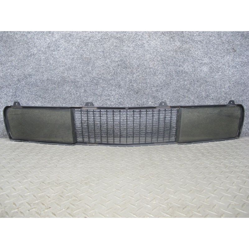 2004-2008 Cadillac XLR Front Bumper Center Lower Grille Trim Panel Assembly