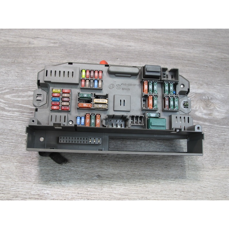 2008-2014 BMW E71 E72 X6 Front Under Dash Fuse Relay Box Module 9145115
