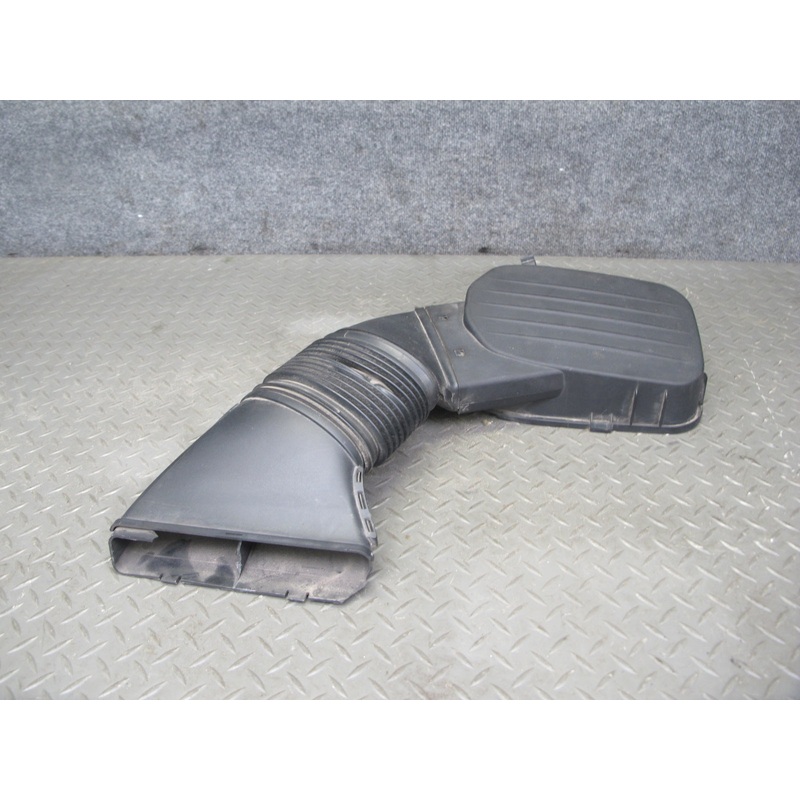2017-2020 Maserati Levante M161 3.0L Left Air Intake Duct Tube w Cleaner Cover