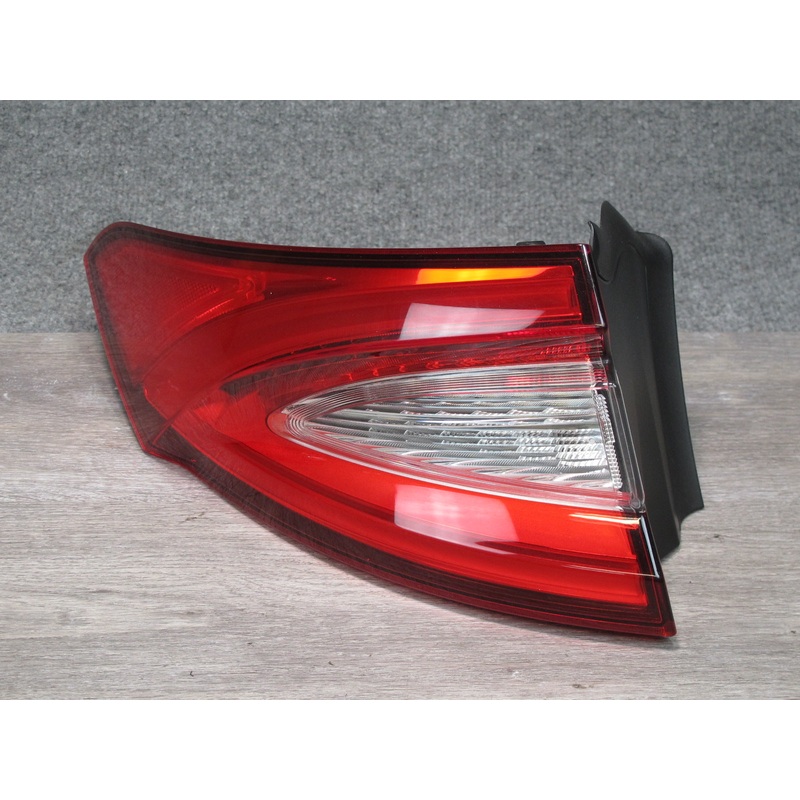 2017-2020 Maserati Levante M161 Rear Left Outer Tail Light Lamp 670035797