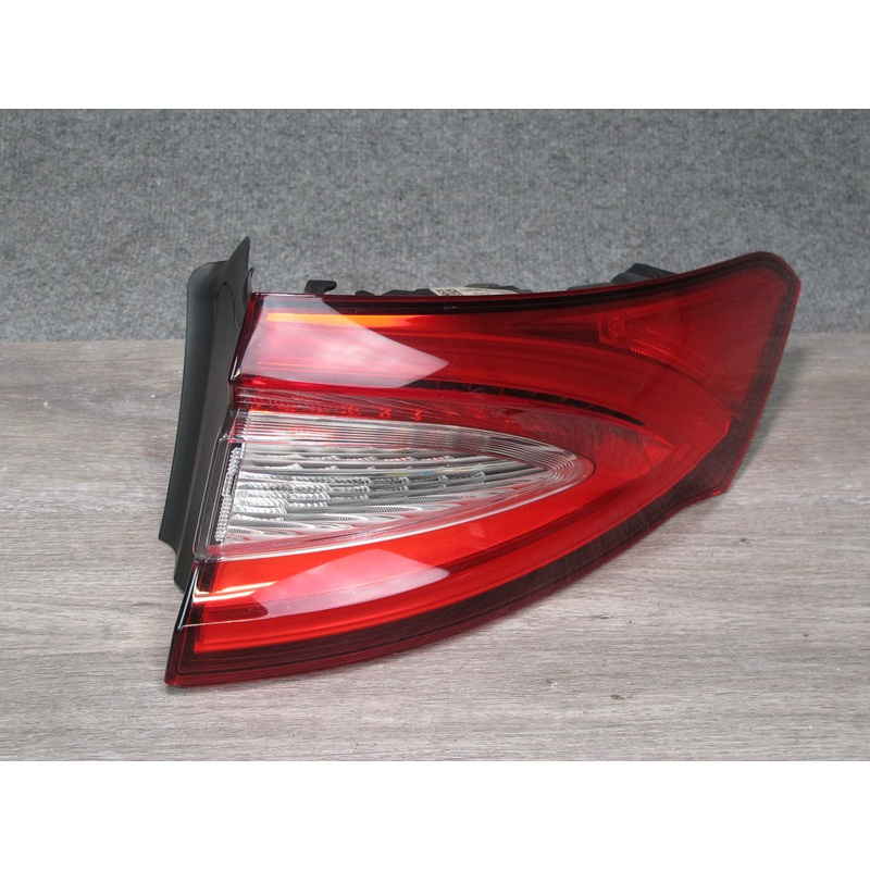 2017-2020 Maserati Levante M161 Rear Right Outer Tail Light Lamp 670035796